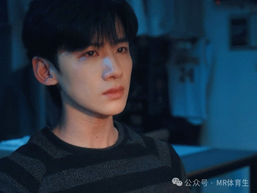 32岁演高中生被央视猛夸！白敬亭一身肌肉，扯下多少演员的‘遮羞布