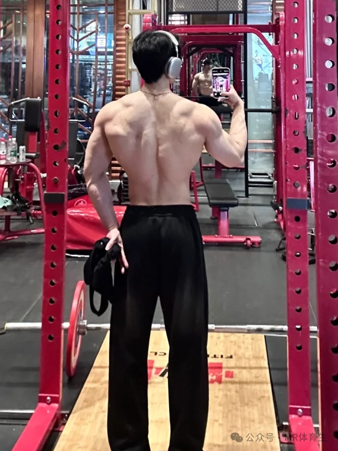 180cm杭州健身教练，宽肩窄腰饱满倒三角，简直帅炸了