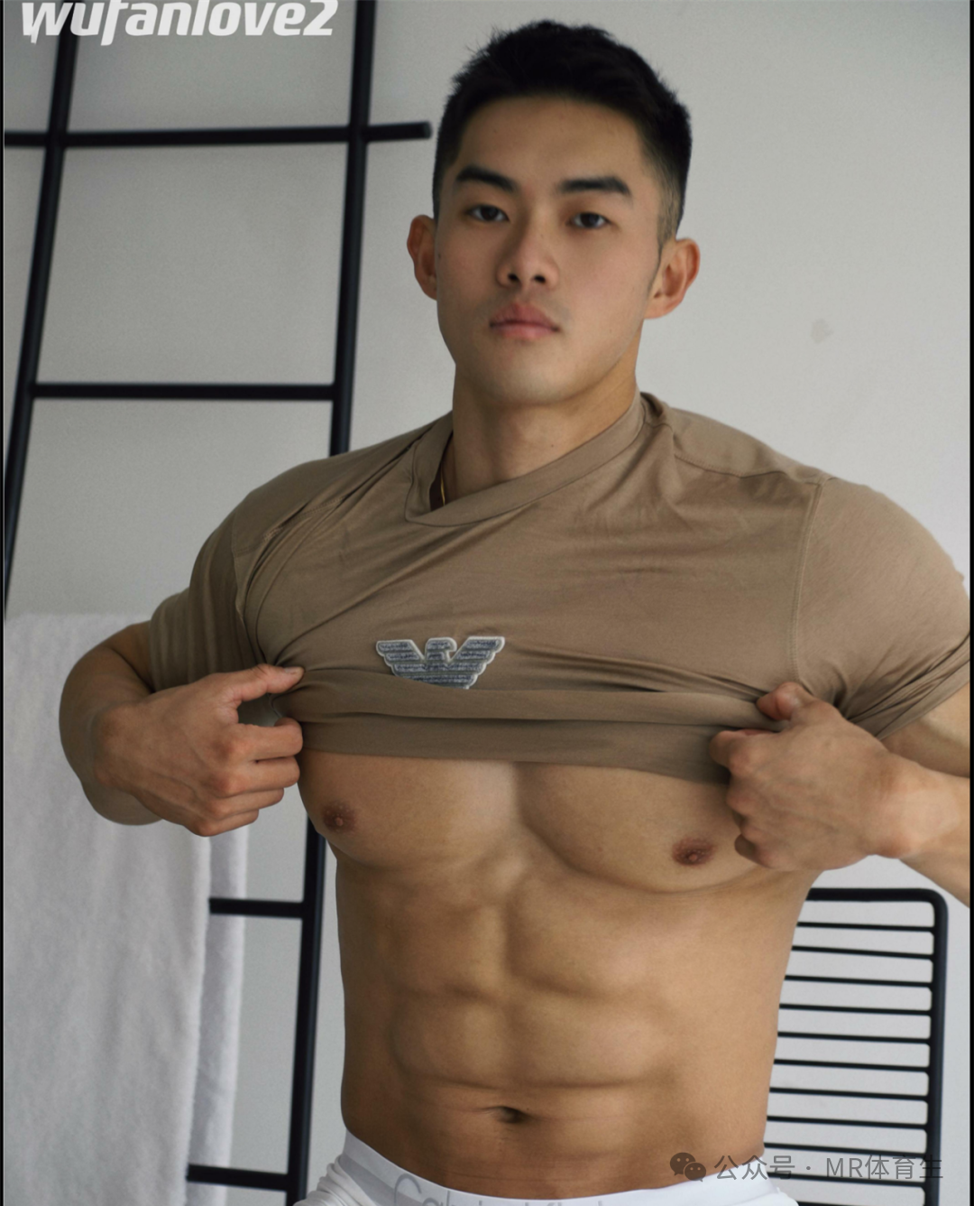 191cm上海肌肉男教练，荷尔蒙拉满，极品腱子肉身材也太野了