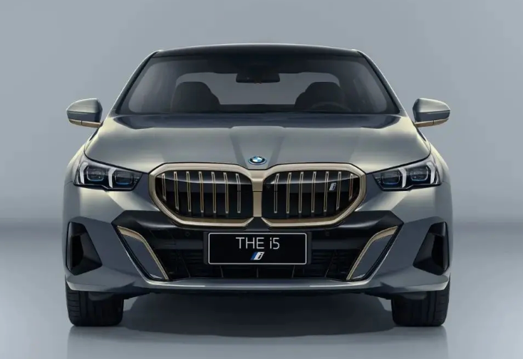 对比丨全新E级VS全新5系，更懂中国市场才是王道！