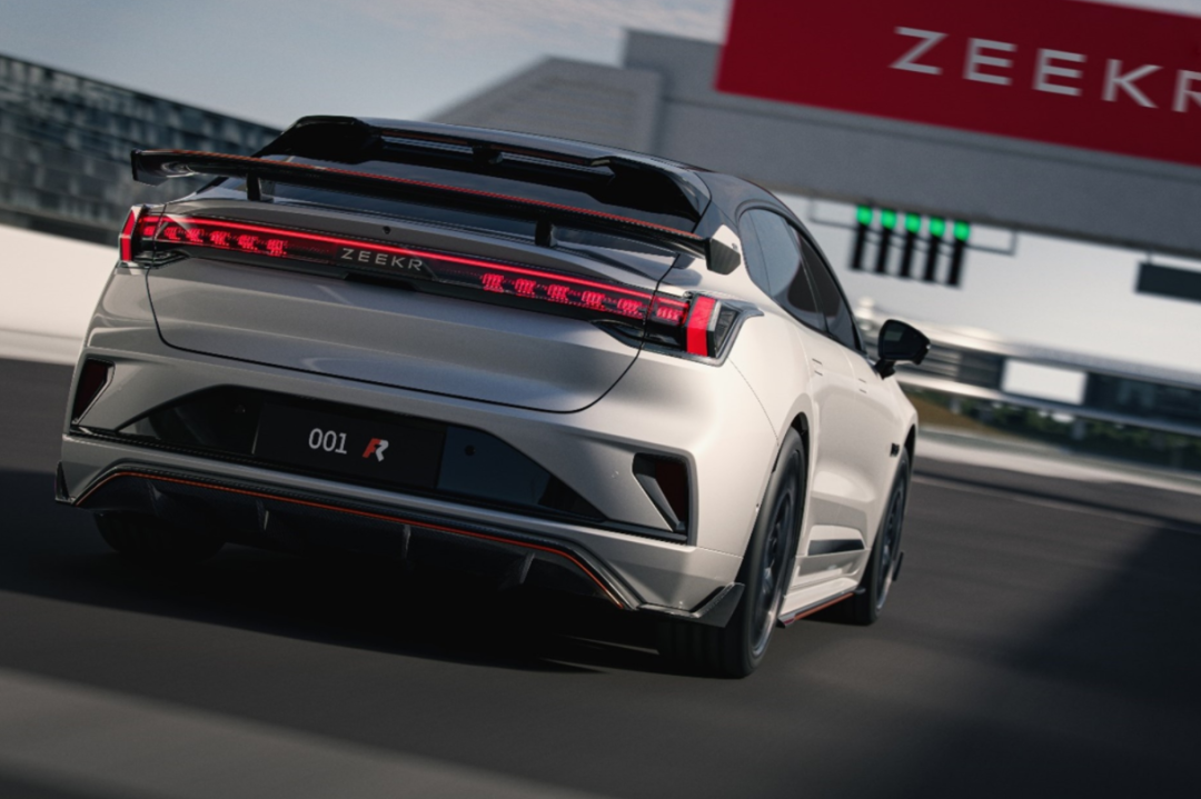 行业丨极氪 001 FR也来“凑热闹”，百万超跑赛道真的这么香？