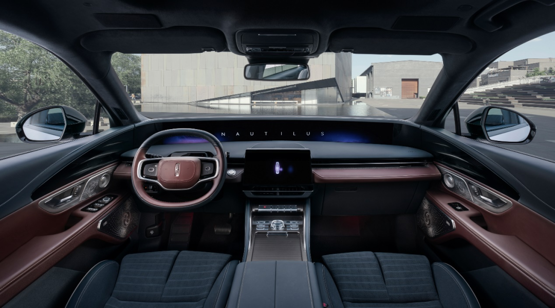 强混豪华车天花板，综合续航1129公里，林肯航海家混动版“杀疯了”！