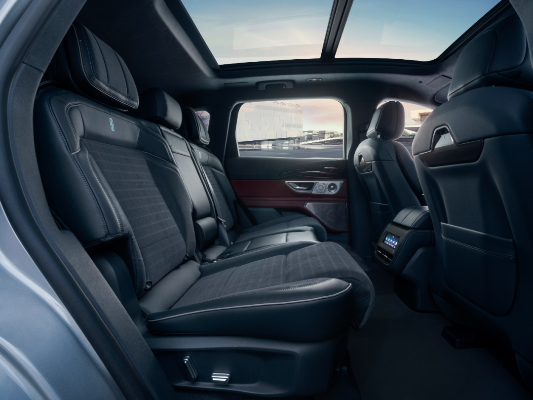 强混豪华车天花板，综合续航1129公里，林肯航海家混动版“杀疯了”！