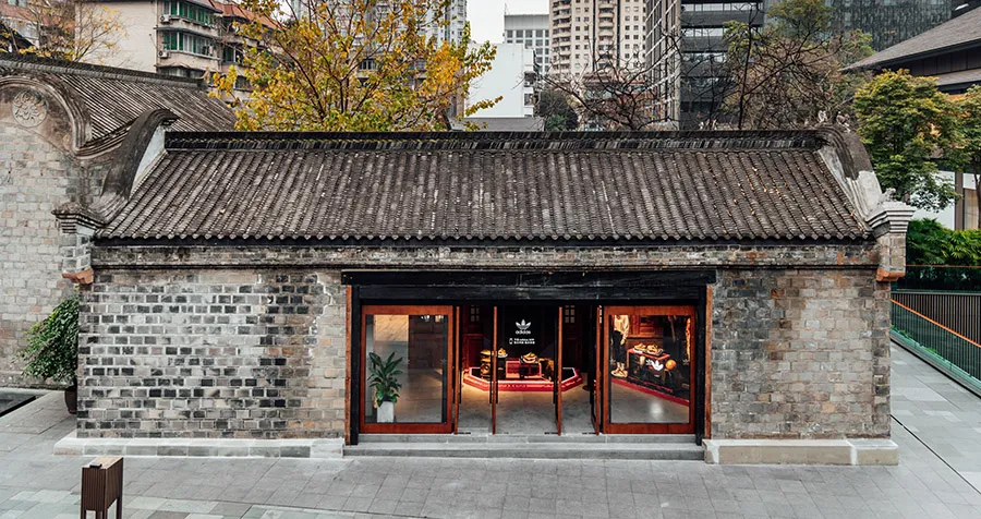 浙江上海去年新增1078家首店；全球首家定制三叶草旗舰店开业；LVMH/爱马仕投资盲盒公司