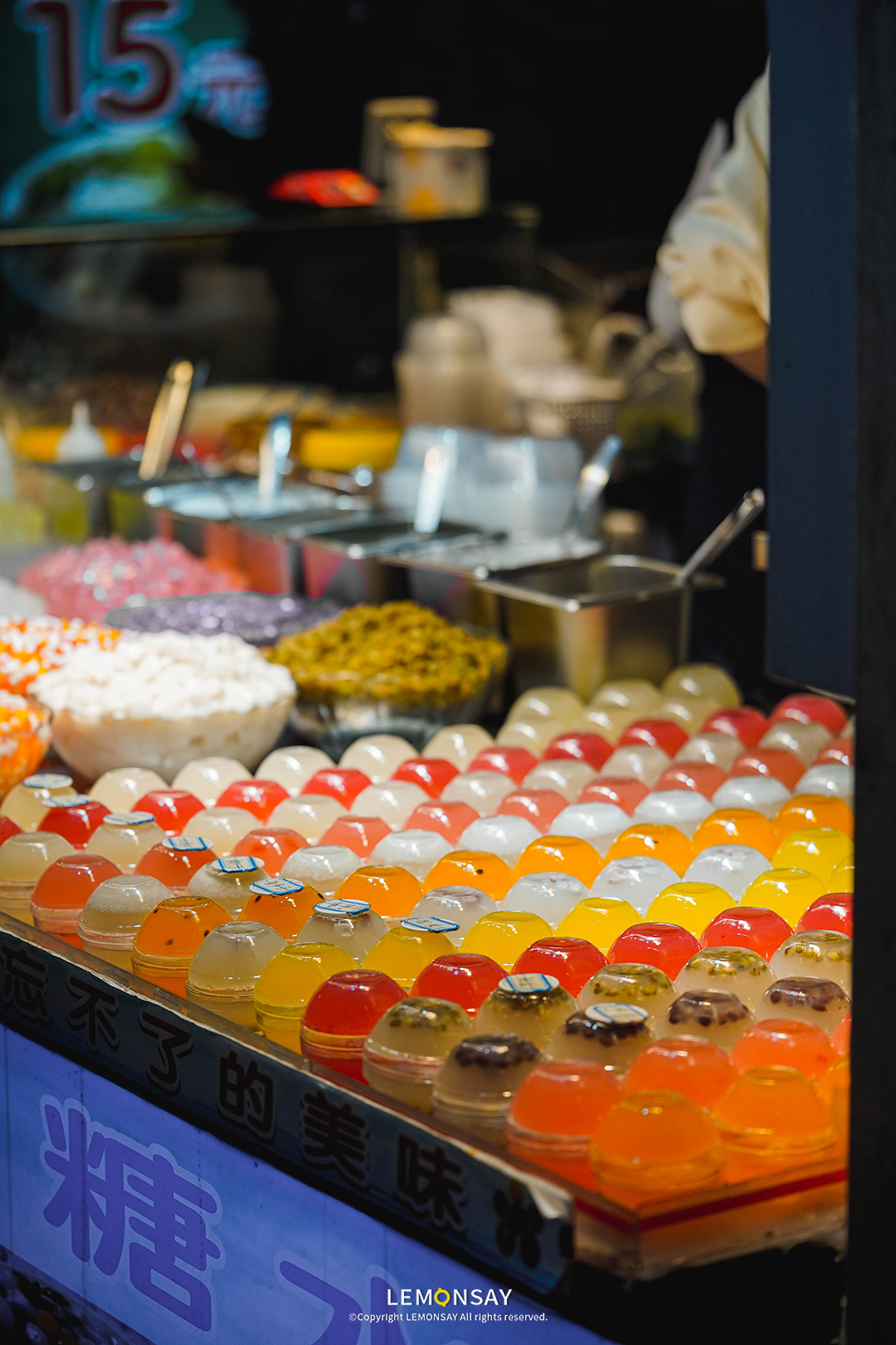 寻寻觅觅中,我们溜达到了深圳最早的步行街东门町.