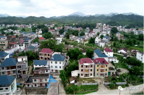 村美民富舒新卷看高兴镇高多村振兴路