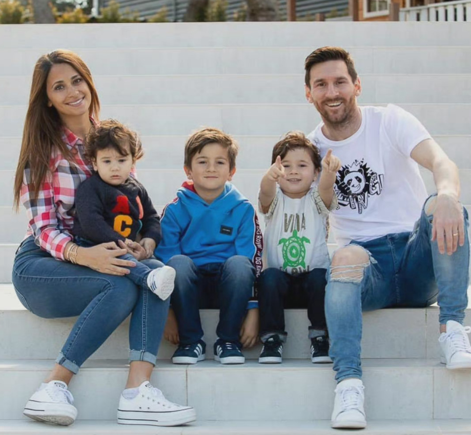 阿根廷晉級8強，梅西進球數超越馬拉多納。（梅西進球後馬拉多納）