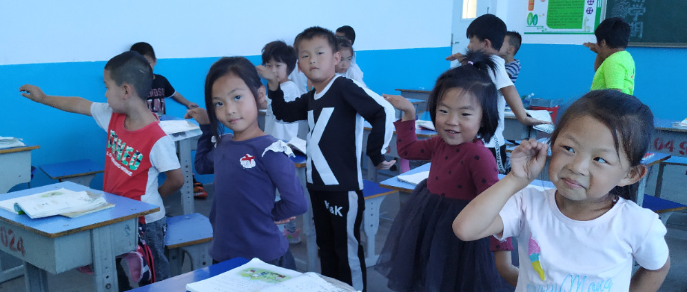 【青春语文·马玉双小学启蒙反思课】学《咏鹅》跳妖舞，跟着小兔学道理