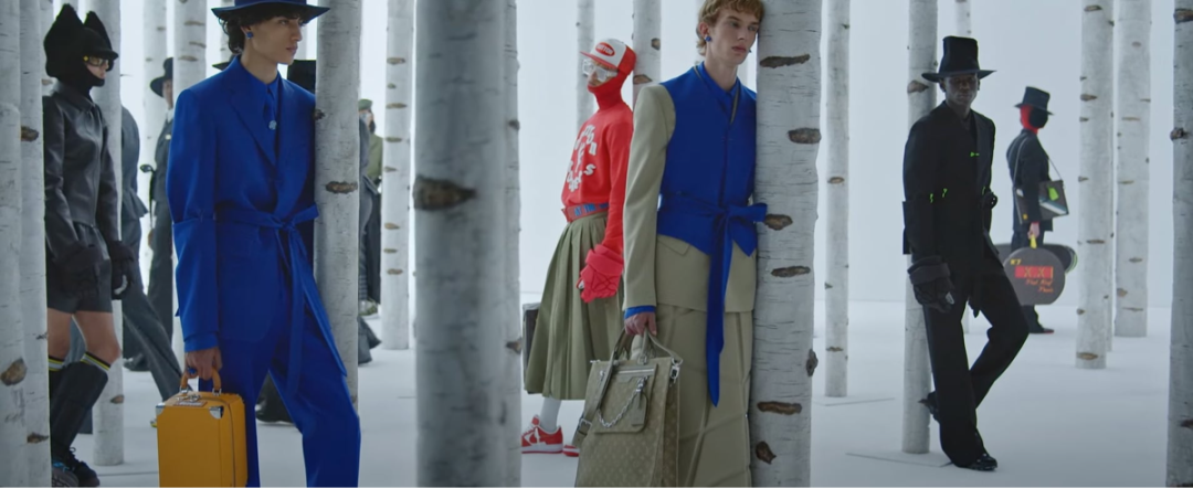 2021新趋势？“克莱因蓝”到底 火成个什么样...!的图3