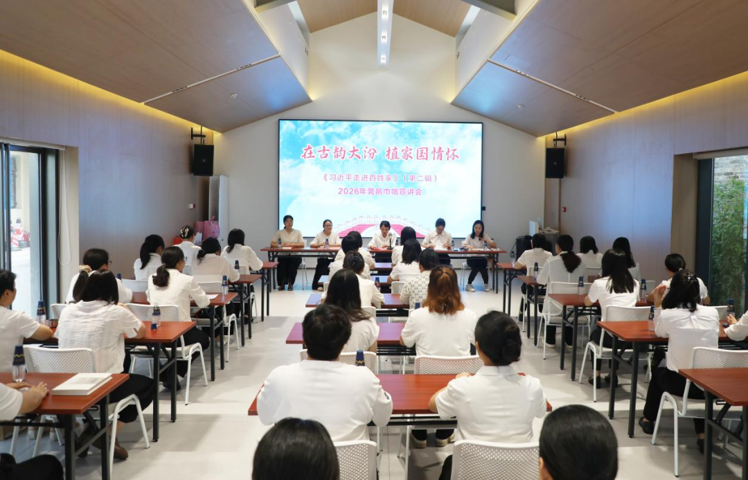 　　万江街道坝头社区妇联主席卢诗婷《以青春赴基层 以奋进促成长》