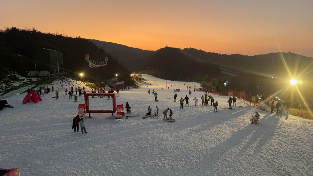 有關玉舍雪山滑雪場夜場開放詳情 - 六盤水市人民政府