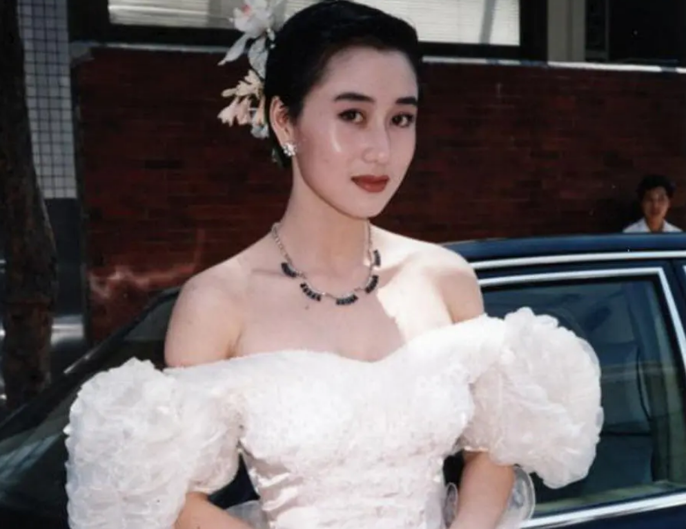 被周润发"暴打"的美人,她是受歧视还是人缘太差?-友友