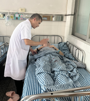 胆管支架什么样子新突破丨无需开刀！市妇幼（市二医院）成功完成院内首例经内镜逆行性胰胆管造影（ERCP）术+覆膜金属支架放置术+胰管支架植入术_https://www.jmylbn.com_新闻资讯_第11张