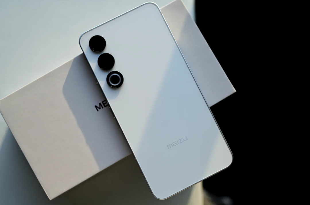 2025年“小屏机”榜：五款体验绝佳的小直屏手机