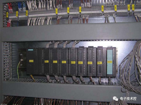 电控柜控制回路怎么编号_电柜回路图_控制柜二次回路怎么接线