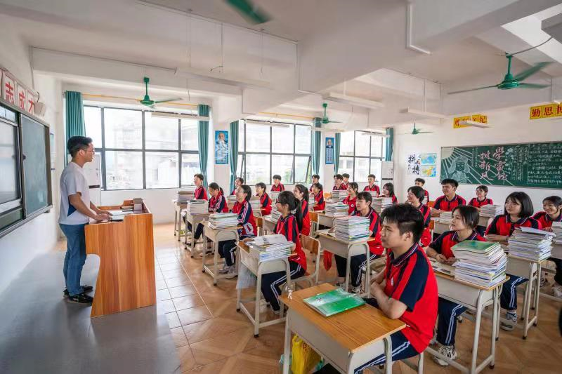 博白县广博中学招聘简章