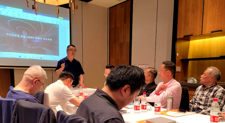 开新局谋新篇！祝贺东方地产研究院二届四次理事会暨房地产研讨交流会圆满成功！