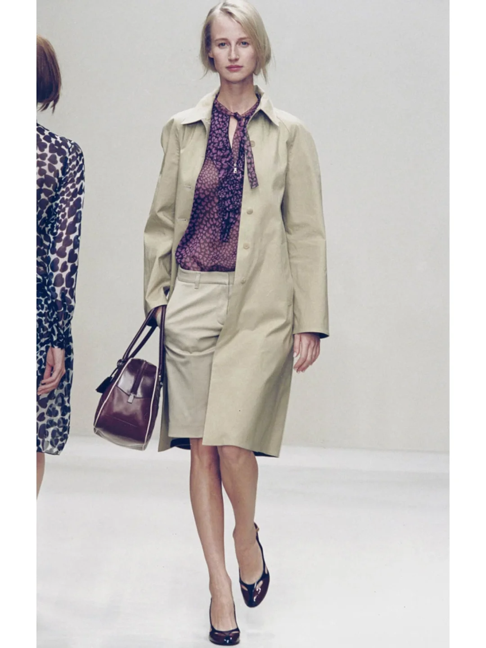 这部剧撕开了老牌时装屋的遮羞布