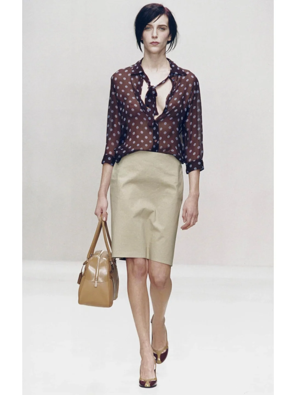 这部剧撕开了老牌时装屋的遮羞布