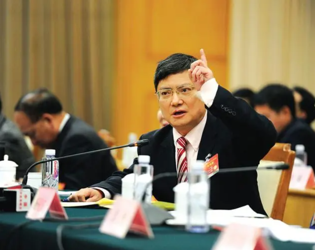 真相！63岁“网红校长”郑强被免职，2个月的折磨令其身心俱疲