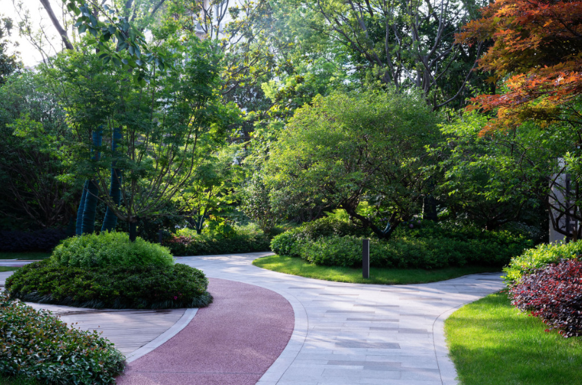 园路,是绿化景观设计工程中的脉络,是整个园建设计