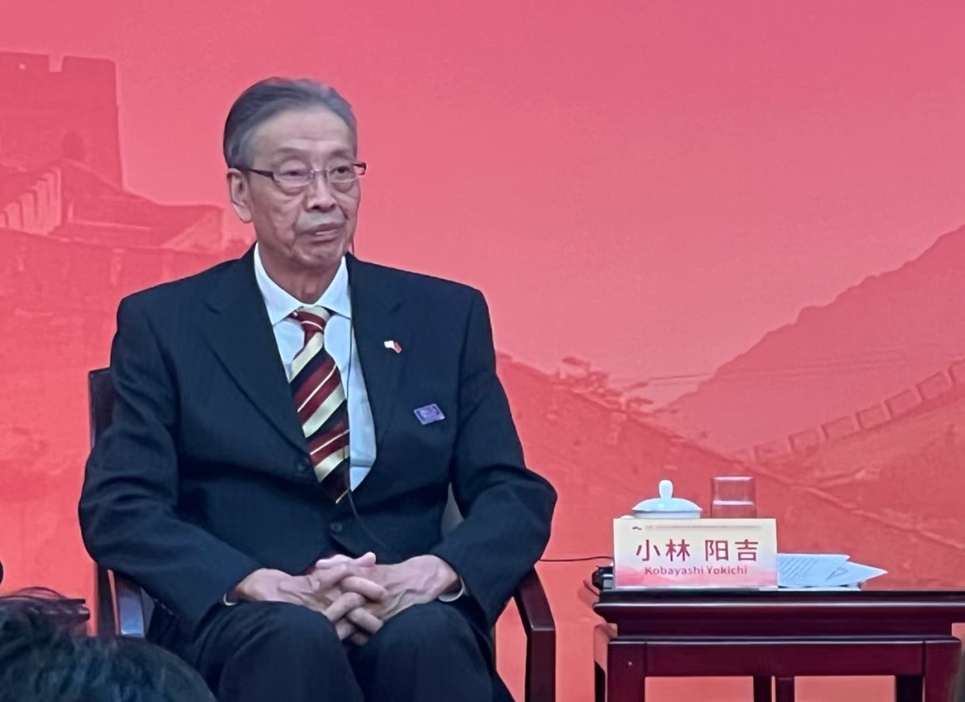 一个民族的反省远比另一个民族的宽容更重要,“日本八路”之子受邀参加阅兵，用中文呼..