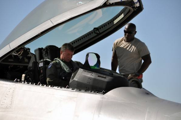 歼20技术有多难？一块玻璃20年造不出，中国攻克只用2年的图2