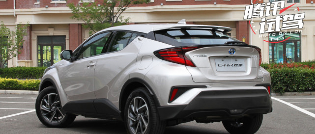 丰田小型SUV，造型嚣张，新增2.0L双擎混动，油耗4.5L，香吗？