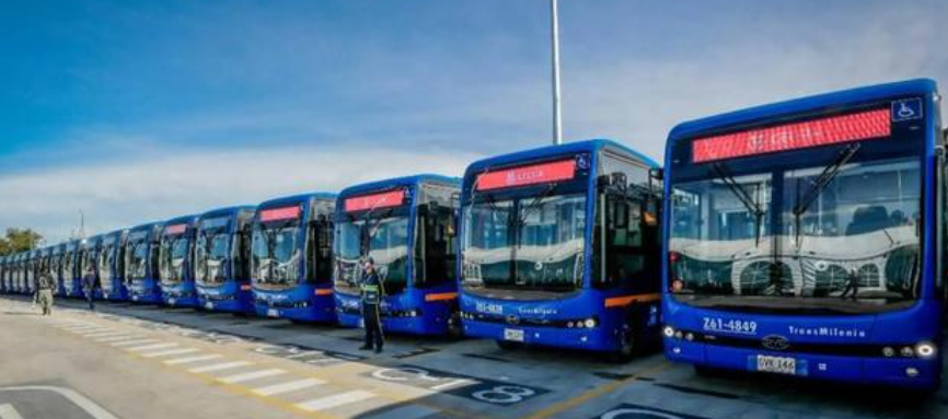 早报|国产电动公交海外投运；特斯拉出租车上线；司机抽烟“神操作”点燃自家货物