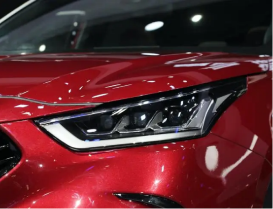 汉兰达姐妹车型，外观更动感，挂豪华车标，首搭2.5L混动系统，你挺谁?