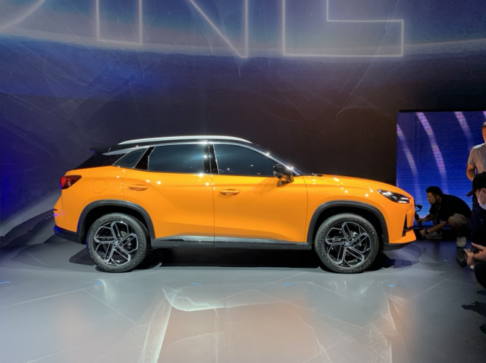 国产轿跑SUV全球首发，搭1.5T发动机，主打运动基因，够帅吗？