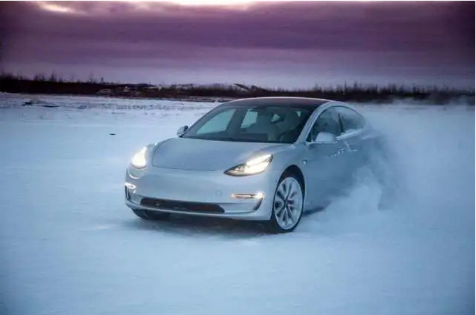 特斯拉秘密提升续航？本田破财消灾？大众或遭“天价”罚款！速览车圈新鲜事