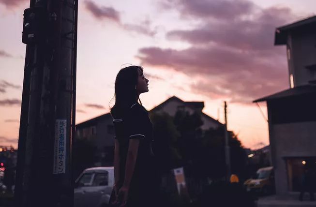 耳机一只大声一只小声_伴奏带有的大声有的小声_耳机一边大声一边小声