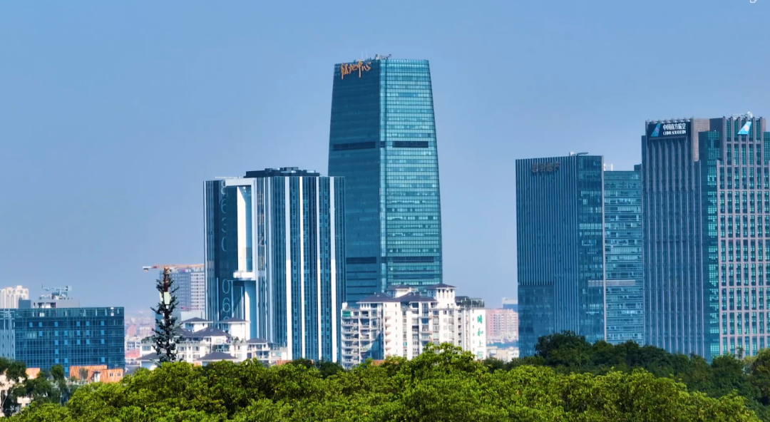 白云新盘保利云境、国贸云上和广州地铁地产云筑上品哪个更加好？