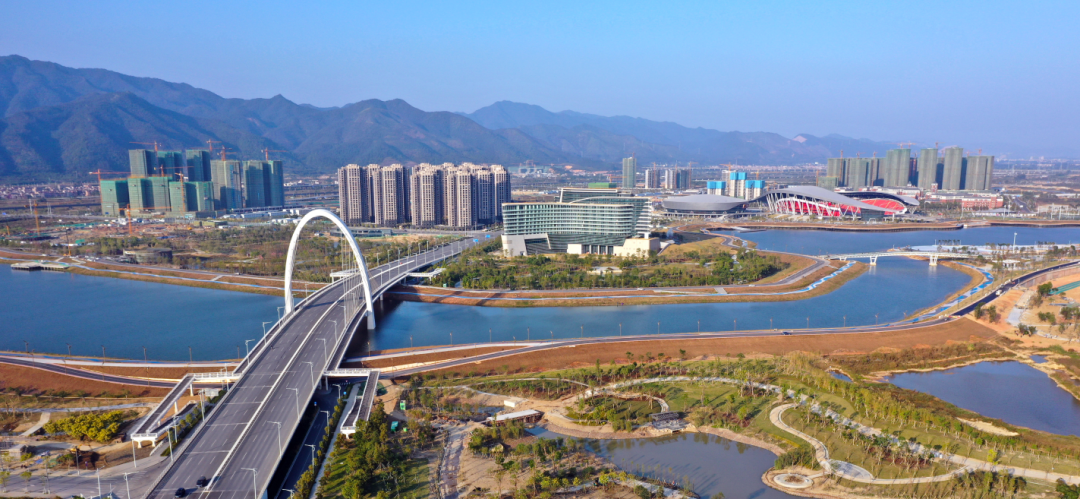 也是"八年见新城"的重