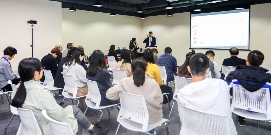 诺尔康俄罗斯植入者及耳科专家访亲团“回娘家”啦！