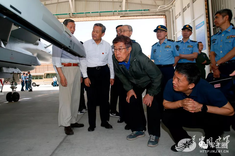 中国空军头盔显示器