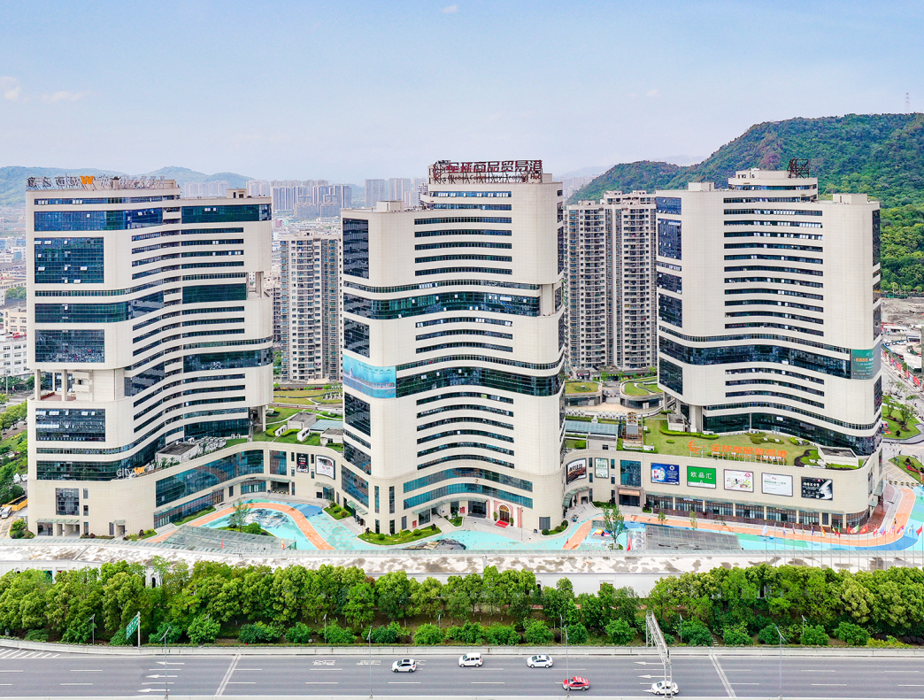全球商品贸易港。陈明铭-摄.png