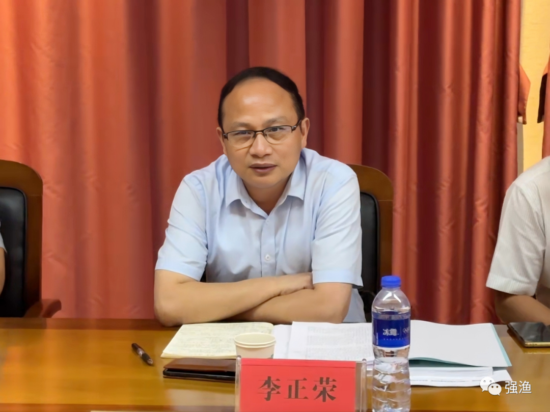 陡沟镇副镇长程永康进行"中国小龙虾产业融合发展示范