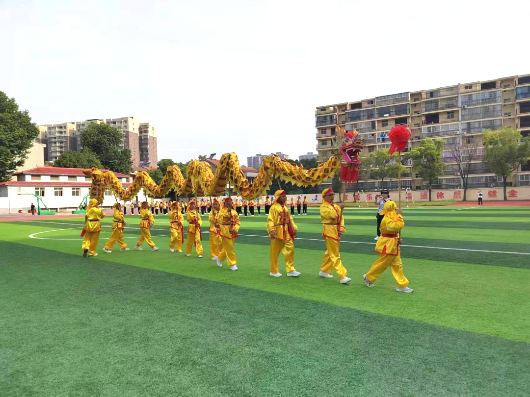 葛店大湾小学龙腾飞舞进校园民俗文化润童心