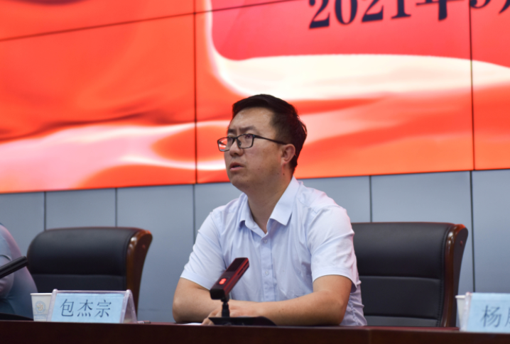 包杰宗勉励全体同学要严于律己,严格要求自己,遵守学院各项规章制度