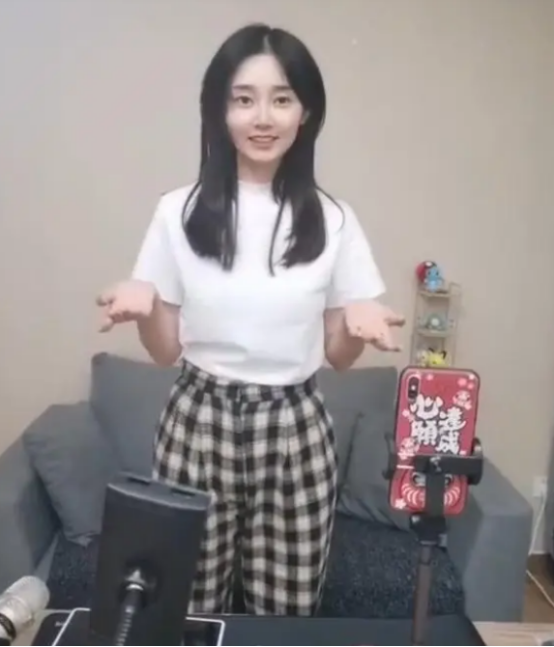 虎牙一号多少钱_虎牙病毒感染坑钱_虎牙直播充钱哪里划算