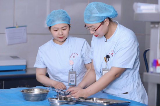 无影灯怎么消毒无影灯下的“幕后英雄”：探秘消毒供应室的守护力量_https://www.jmylbn.com_新闻资讯_第15张