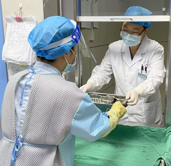 无影灯怎么消毒无影灯下的“幕后英雄”：探秘消毒供应室的守护力量_https://www.jmylbn.com_新闻资讯_第11张