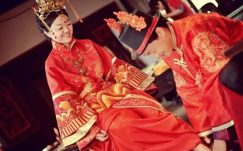 八字算命算姻缘！周易八字测算姻缘婚姻早晚命理八字预测看姻缘婚姻运势好坏！