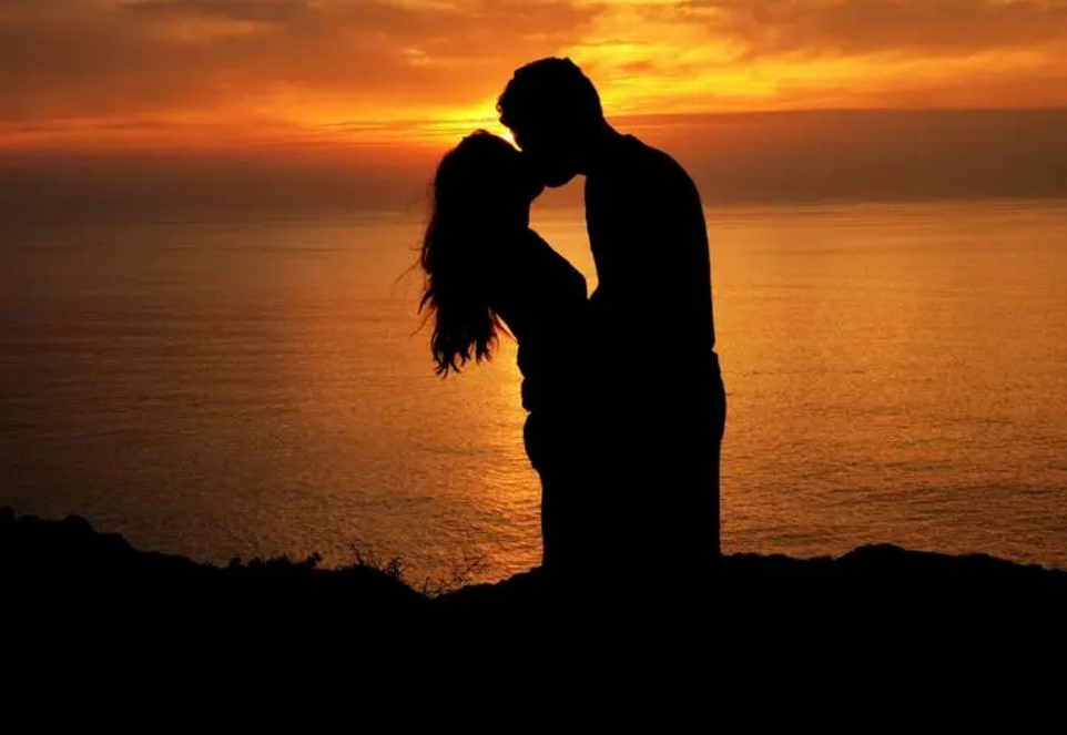 周易八字测算姻缘--易经八字算姻缘感情详解命理八字看姻缘查感情何时出现！