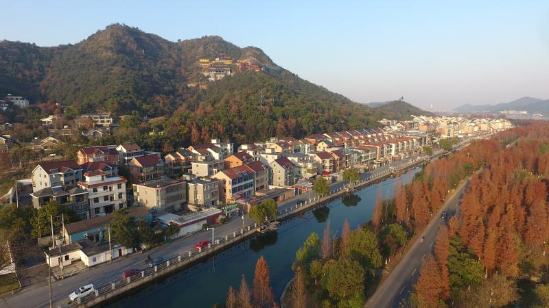 老虎洞村老虎洞山位於聞堰街道老虎洞村北,因南山坡上有巨石天然疊成