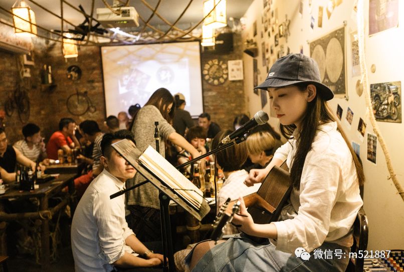 887主持人麦麦同学亲自上阵，表演音乐脱口秀！