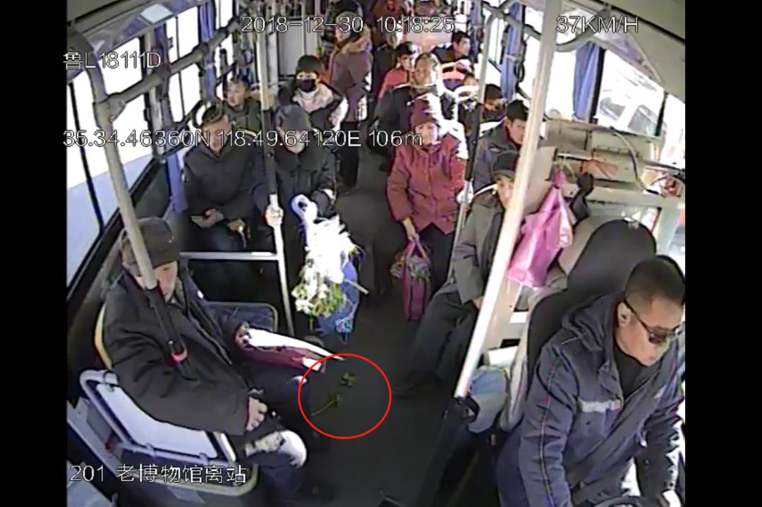 今天头条给你日照最帅弯腰男孩