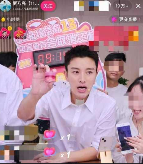 其中,李佳琦的产品质量舆情更突出,疯狂小杨哥和辛巴的不文明带货